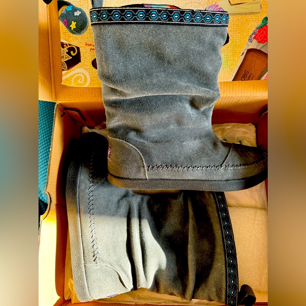 Skechers bobs 7 gray boots